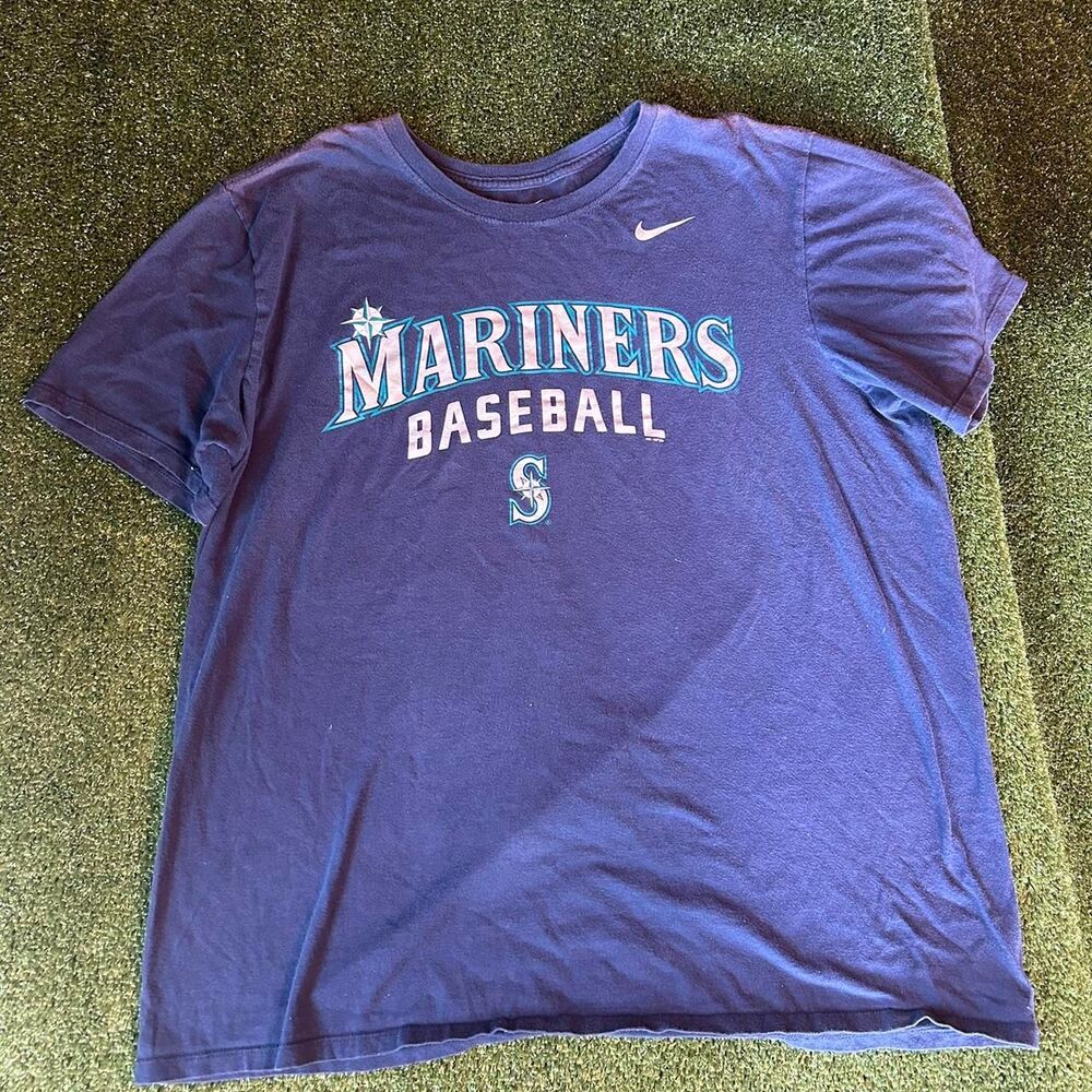 Nike Men's Navy and Blue T-shirt